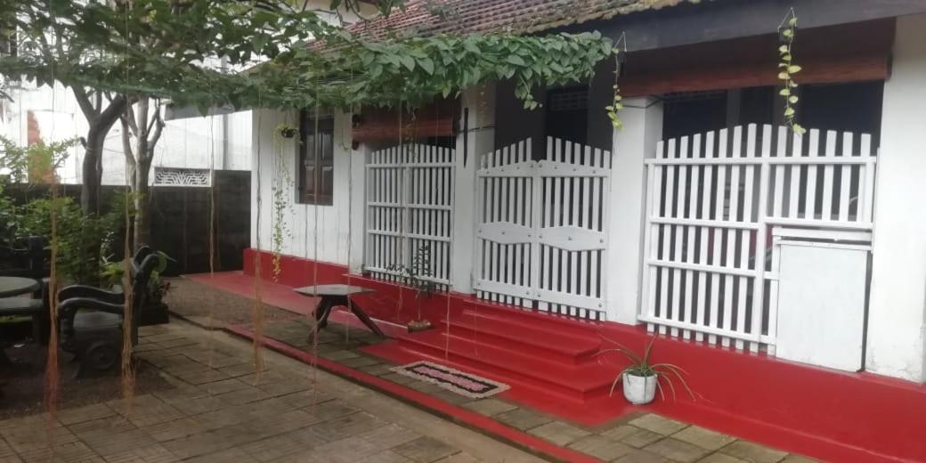 Ami Place Rooms With Kitchen Hikkaduwa Exterior foto
