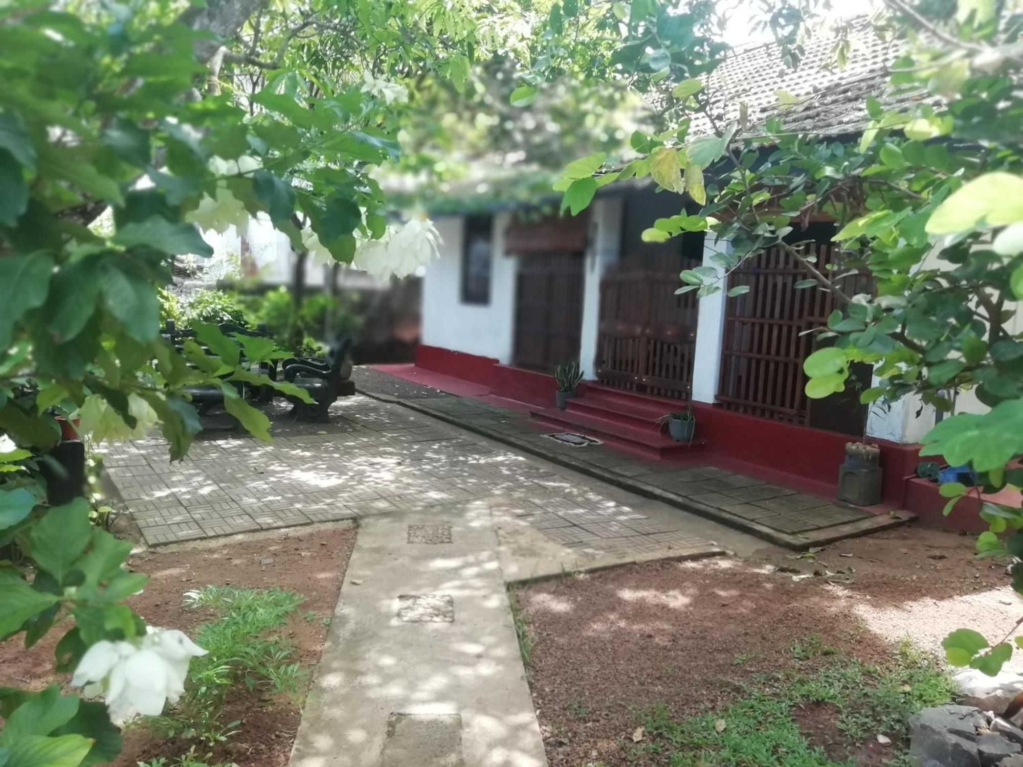 Ami Place Rooms With Kitchen Hikkaduwa Exterior foto