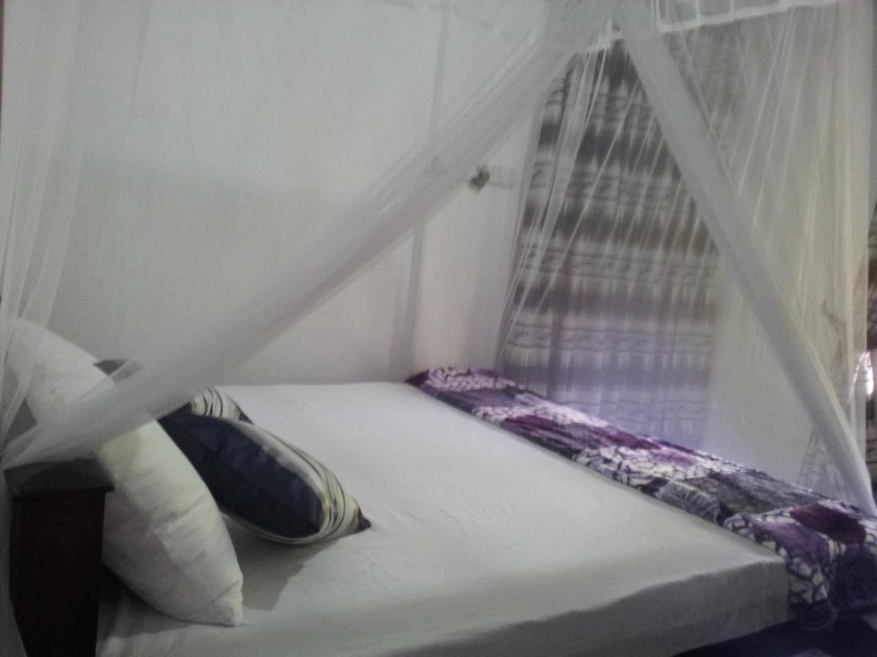 Ami Place Rooms With Kitchen Hikkaduwa Exterior foto