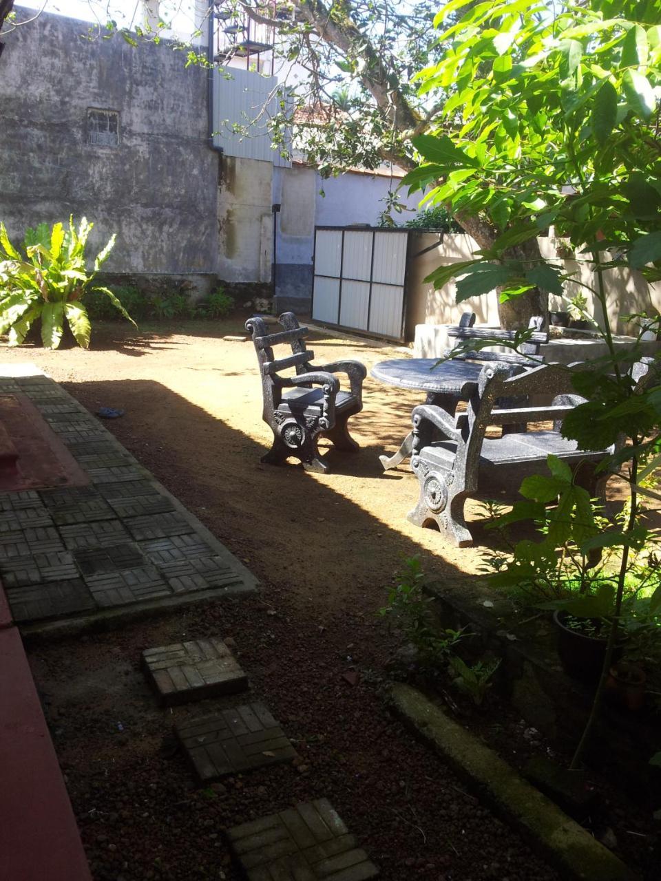 Ami Place Rooms With Kitchen Hikkaduwa Exterior foto