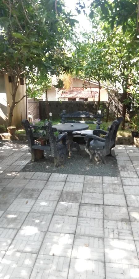 Ami Place Rooms With Kitchen Hikkaduwa Exterior foto